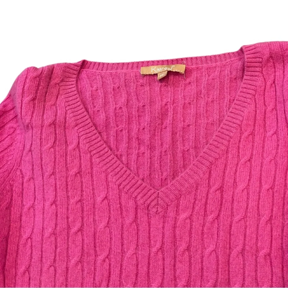 Kier + J Cableknit V-Neck Slim Fit Cashmere Sweater | Hot Pink | Size XS